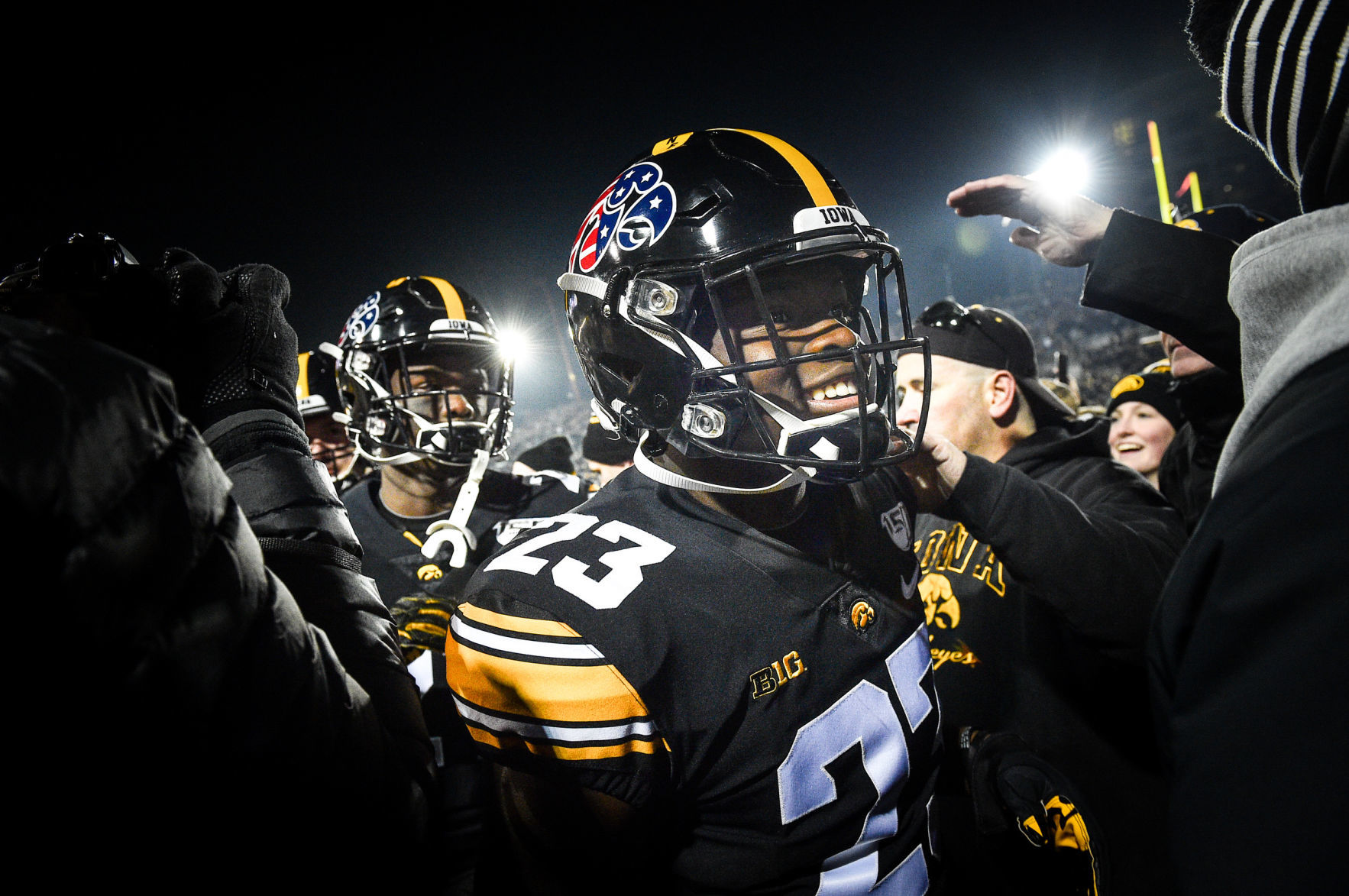111619-qct-spt-iowa-minn-foot-170a.jpg